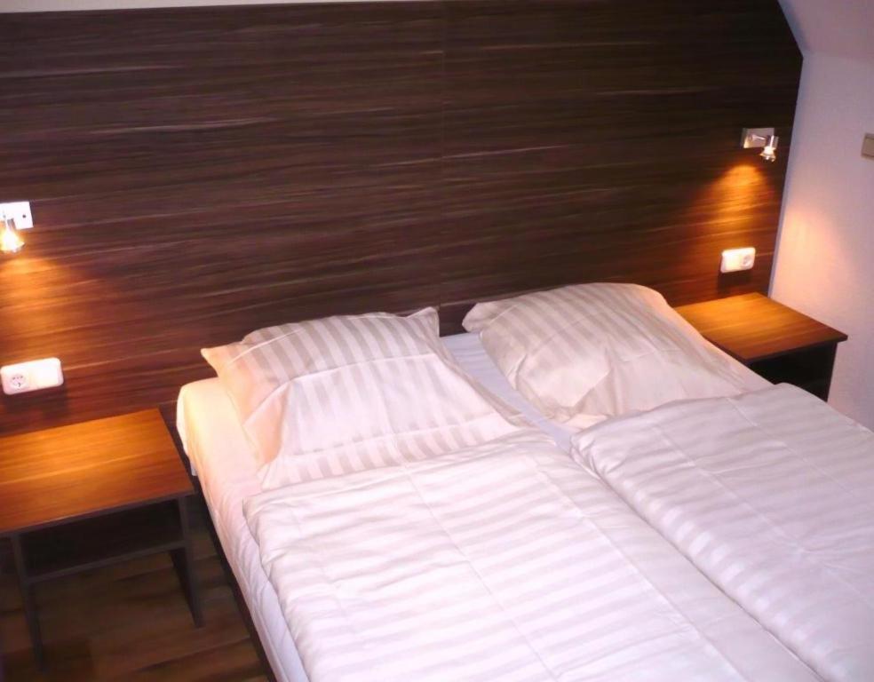 Hotel Ariana Koln Bagian luar foto