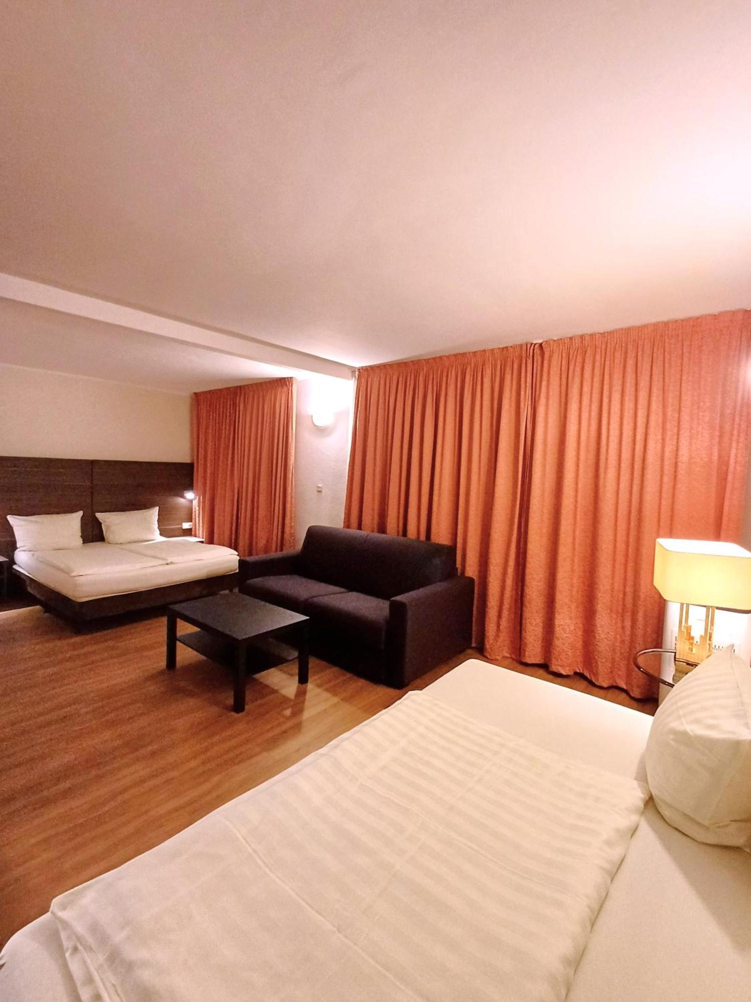 Hotel Ariana Koln Bagian luar foto